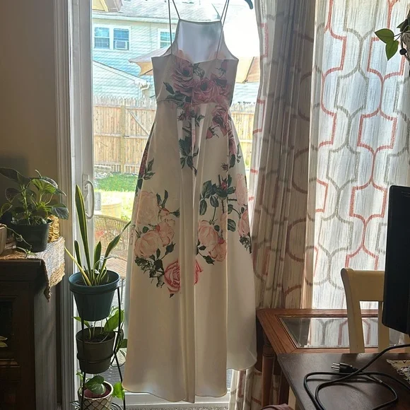 Betsy Adam white with pink flowers gown - Picture 4 of 13